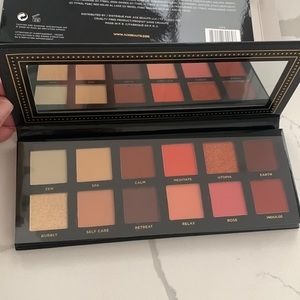 NEW ace beaute eyeshadow palette